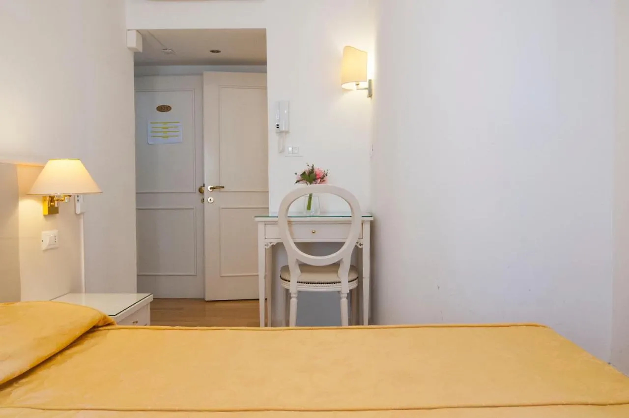 Hotell Albergo Ai Tolentini Venedig